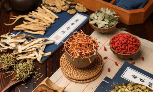 【孩子脸上起白斑是什么原因】孩子脸上有白斑是怎么回事? - 孩子脸上有白斑点网